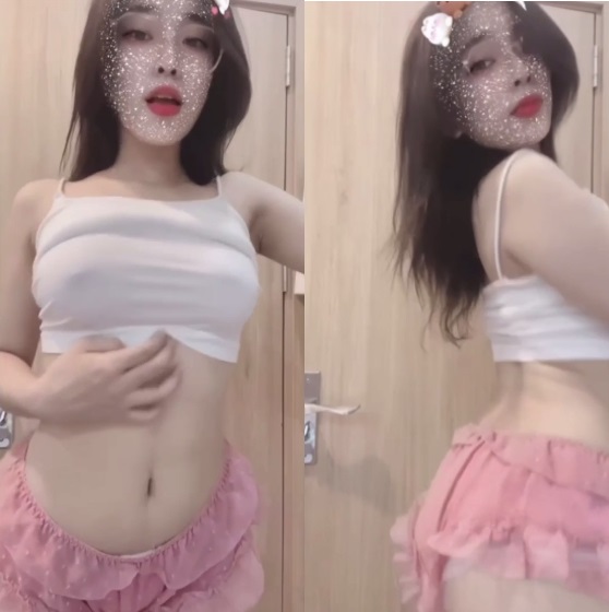 Thủy Tạ đắm chìm trong những cuộc vui cùng bạn bè cuối tuần
