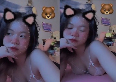 Minh Tú mê mẩn idol Y