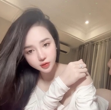 Chu Thúy Quỳnh cuốn hút khó cưỡng