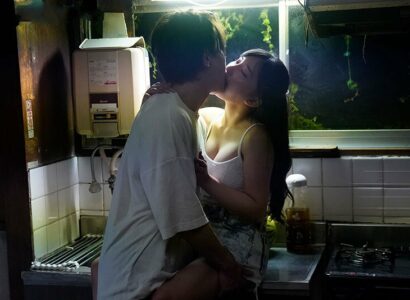 Karen Yuzuriha yêu đương không ngừng nghỉ mỗi đêm