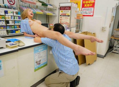 Cô gái tuổi teen mê sướng bị anh quản lý chịch ngập lồn