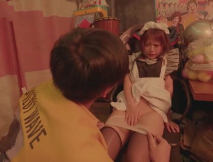 Gia đình đồng nghiệp của cô ấy bất ngờ phát hiện ra rằng cô ấy đang sống trong một thế giới đen tối và bị cuốn vào những cuộc tình bí mật mỗi đêm