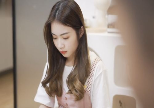 Con gái của con chó bị cha dượng cưỡng bức