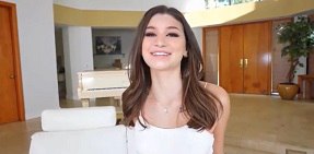 Brooke Monk quyến rũ người mẫu nóng bỏng khiến anh em không thể cưỡng lại